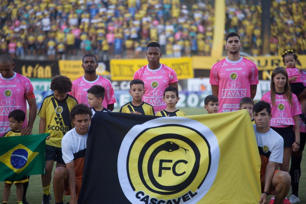 Homenagem às mulheres, golaços e passeio sobre o Londrina marcam grande noite do FC Cascavel