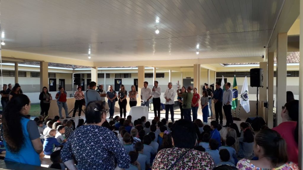 Hoje marca início da reforma da Escola Municipal Terezinha Picoli Cezarotto Hoje marca início da reforma da Escola Municipal Terezinha Picoli Cezarotto
