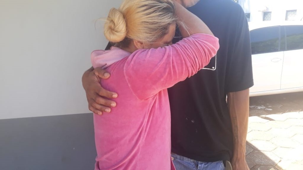 Mãe de jovem baleada no Bairro Santo Onofre diz que só um milagre pode salvar a vida da filha