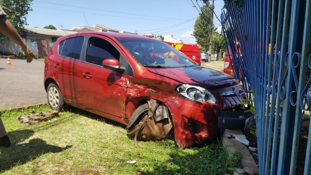 Up e Palio se envolvem em forte colisão no Bairro Parque São Paulo