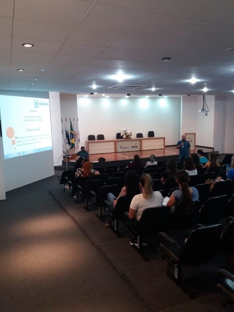 Profissionais de saúde recebem orientações sobre o Programa Saúde na Escola Profissionais de saúde recebem orientações sobre o Programa Saúde na Escola