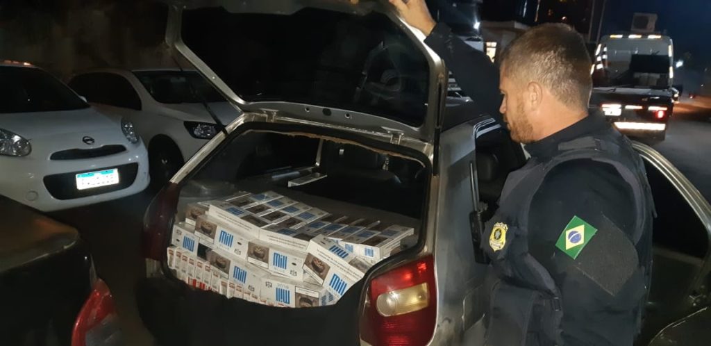 Carro carregado com cigarros do Paraguai é apreendido pela PRF em Cornélio Procópio