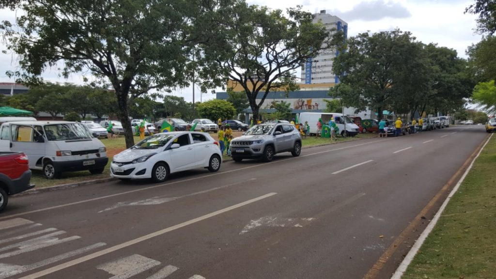 Apoiadores do Presidente Jair Bolsonaro fazem carreata, em Cascavel Apoiadores do Presidente Jair Bolsonaro fazem carreata, em Cascavel