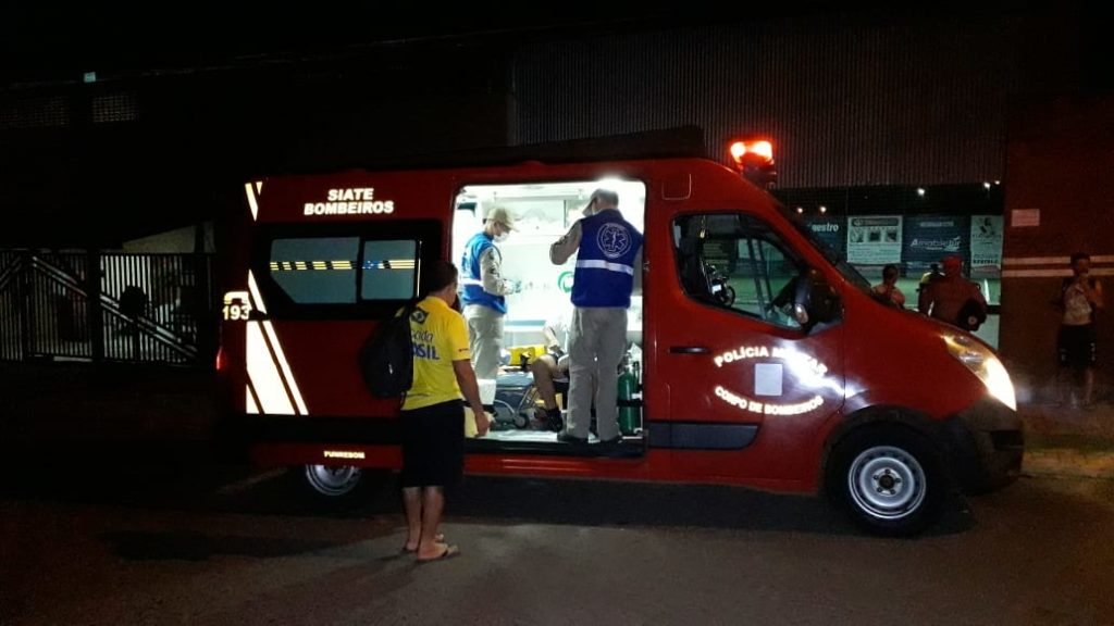 Homem de 44 anos sofre suspeita de fratura em punho em acidente desportivo no Santo Onofre
