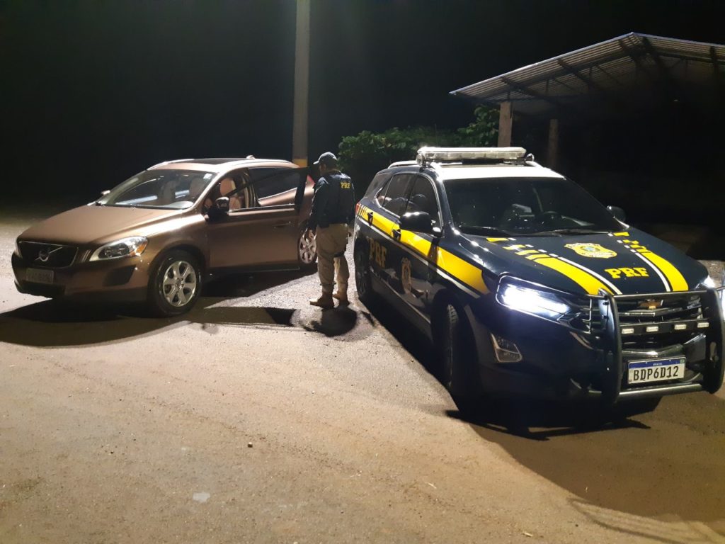 Veículo roubado é recuperado pela PRF em Céu Azul Veículo roubado é recuperado pela PRF em Céu Azul