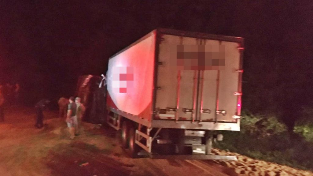 Caminhoneiro morre em acidente na PR-182, em Ampére