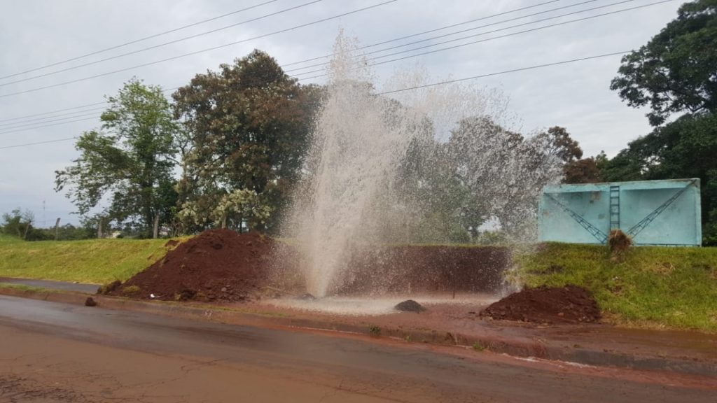Vazamento de água é registrado no Bairro Brasmadeira