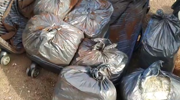 PRF prende mulher com droga escondida na bagagem em carro de aplicativo de carona, em Santa Terezinha de Itaipu Imagem referente a PRF prende mulher com droga escondida na bagagem em carro de aplicativo de carona, em Santa Terezinha de Itaipu