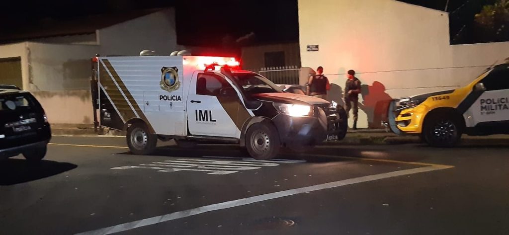 Assaltante morre em confronto com a PM em Londrina; comparsa se rendeu e acabou preso