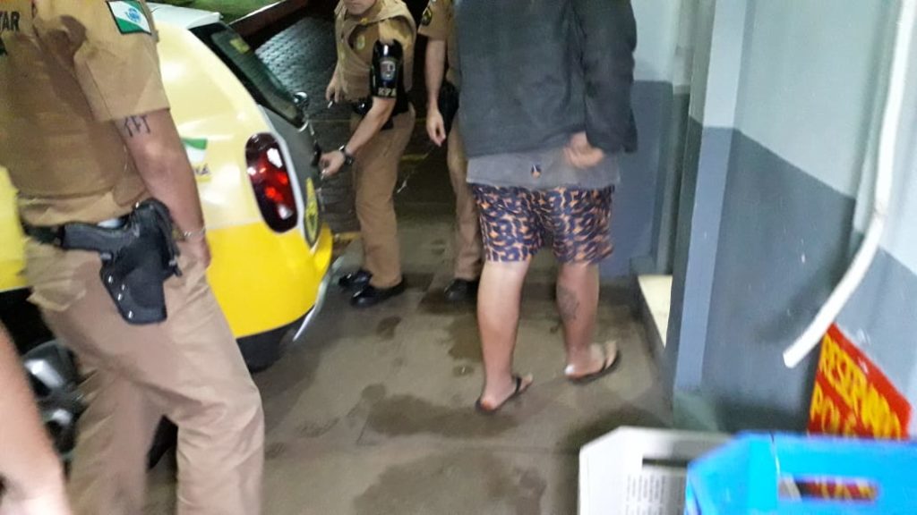 Fumando maconha em frente a igreja, quatro menores são detidos pela PM no Interlagos