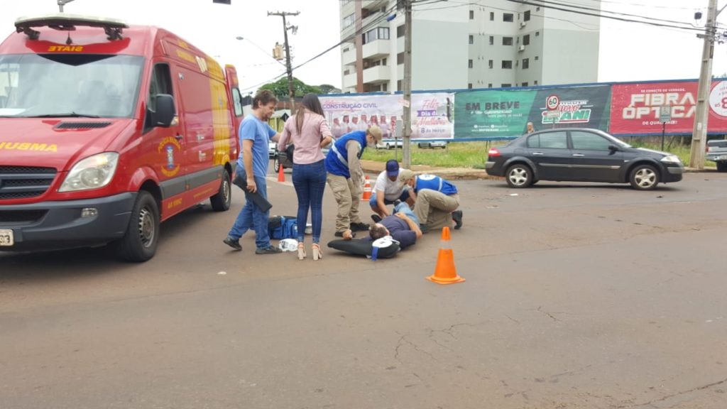 Motociclista sofre fraturas em acidente na Rua São Paulo