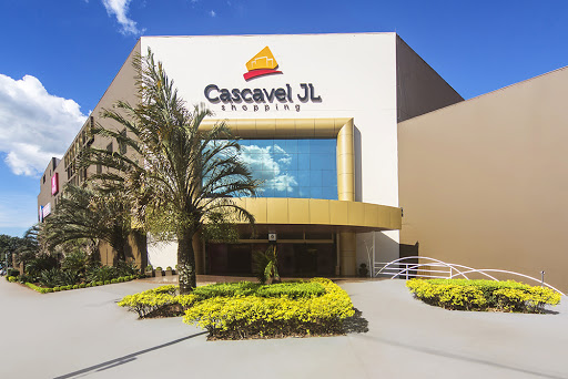 Imagem referente a Estrangeira é atacada pelo pescoço e roubada dentro de shopping em Cascavel