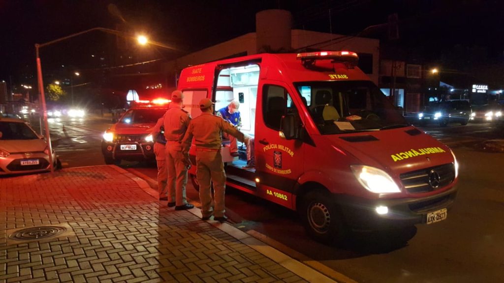 Fiesta e Corolla colidem na Rua São Paulo, no Centro