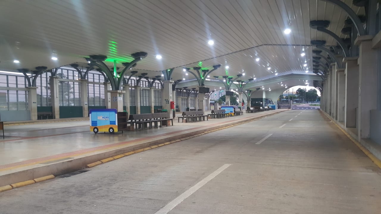 Terminais do Transporte Coletivo amanhecem fechados: Linhas param 100% a partir de hoje (22)