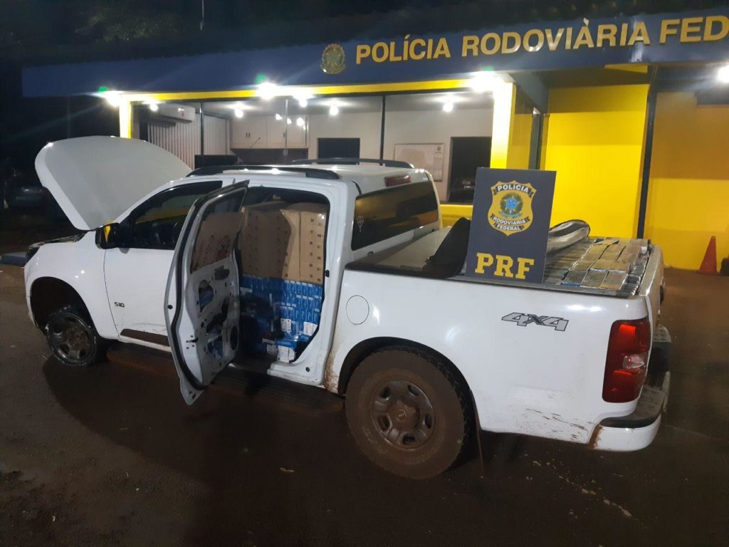 Roubada e carregada com cigarros, caminhonete é apreendida pela PRF em Ubiratã
