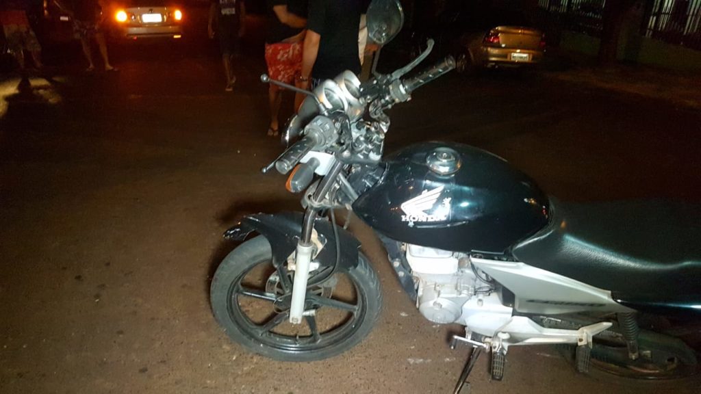 Condutora de moto e ocupante de carro ficam feridas em colisão de trânsito no Bairro Floresta