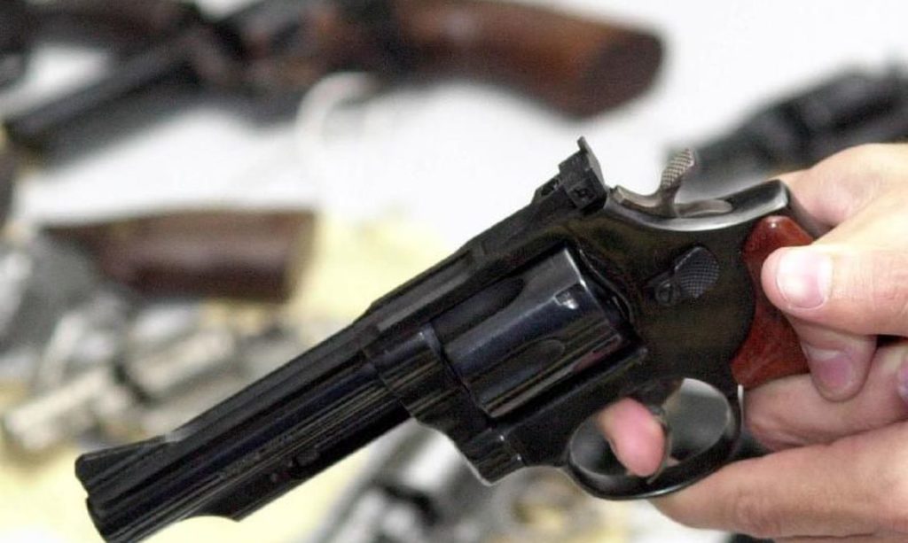 Adolescente é assassinado a tiros em rua de Pinhais