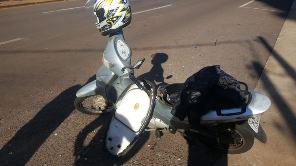 Siate atende vítima de acidente envolvendo motocicleta, no Centro