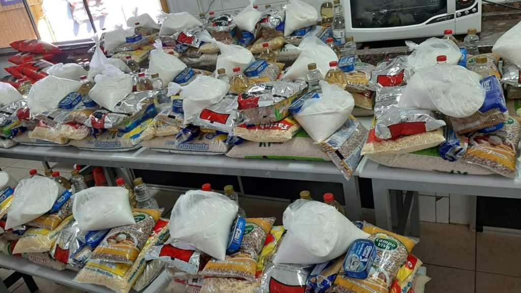 Colégio Júlia Wanderley deve entregar 130 cestas básicas para famílias carentes cadastradas no Bolsa Família nesta tarde