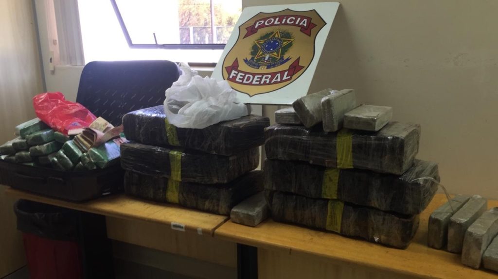 Polícia Federal prende em flagrante três pessoas por tráfico de drogas na região do Porto Meira em Foz do Iguaçu
