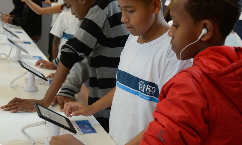Projeto cria programa de ensino de idiomas para estudantes da rede pública