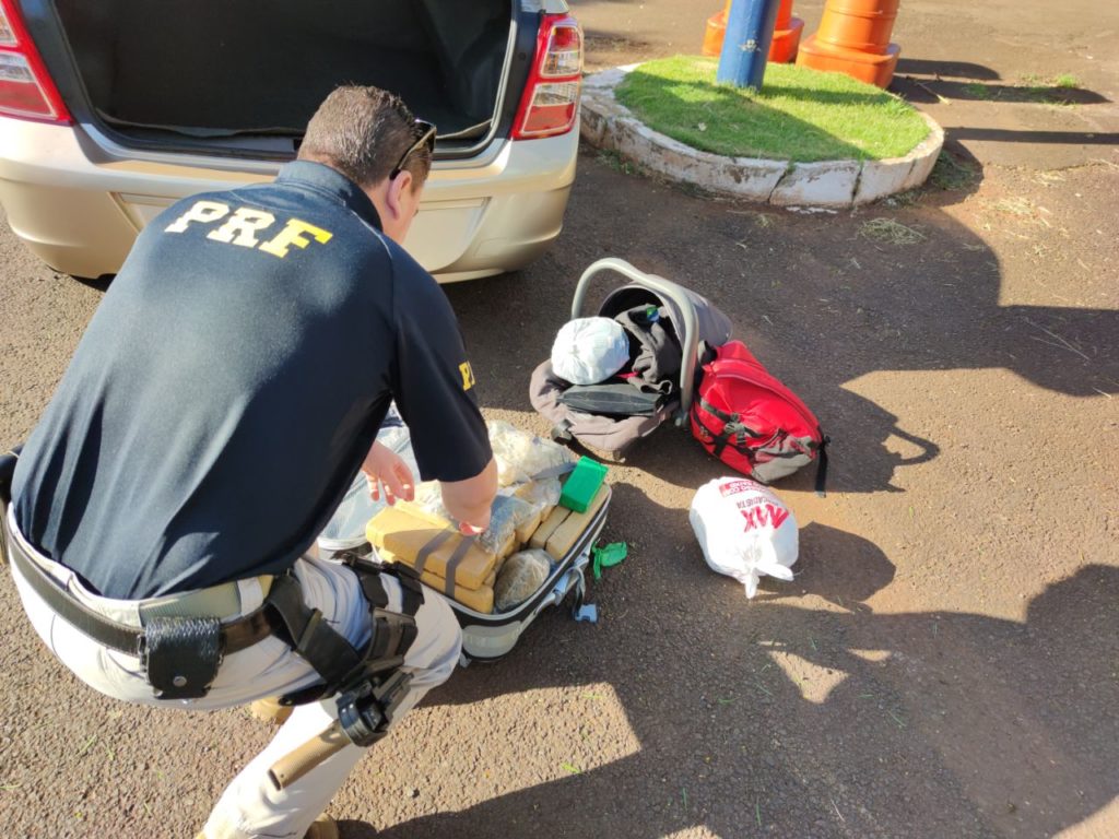 Veículo é apreendido pela PRF transportando maconha na BR-277 em Céu Azul
