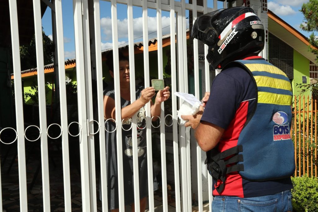 Motofrete: Secretaria de Saúde reforça que serviço é exclusivo para pacientes cadastrados no Protocolo de Medicamentos Especiais