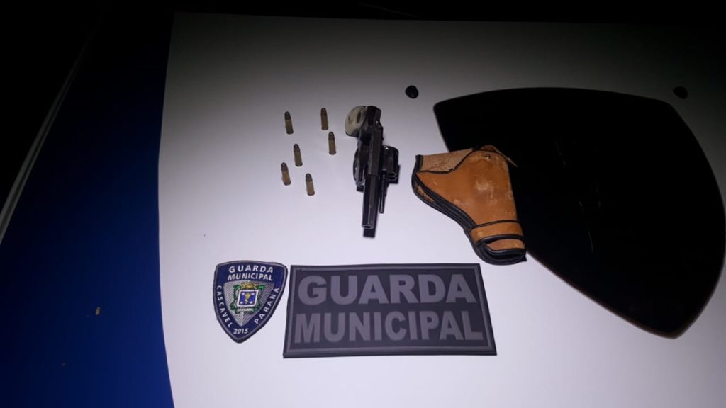 GM detém acusado de ameaçar mulher e apreende revólver no Bairro Coqueiral