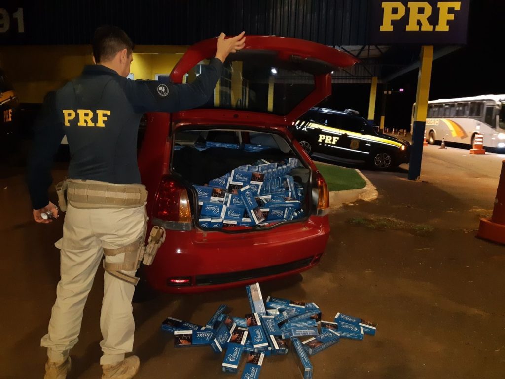 Veículo carregado com cigarros é apreendido na BR-277