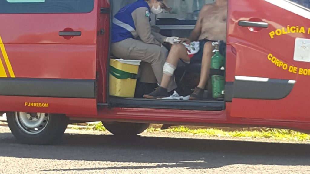 Idoso sofre laceração no braço durante manutenção em imóvel