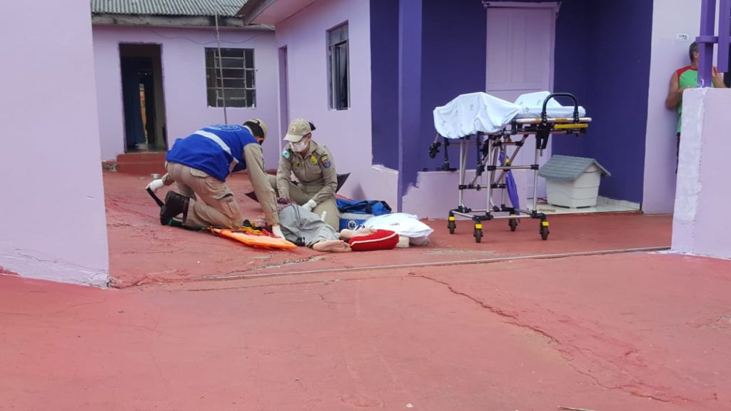 Idoso de 90 anos é atingido por portão no Bairro Brasília