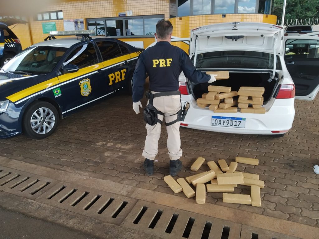 PRF apreende 29 Kg de maconha na BR-277 em Cascavel