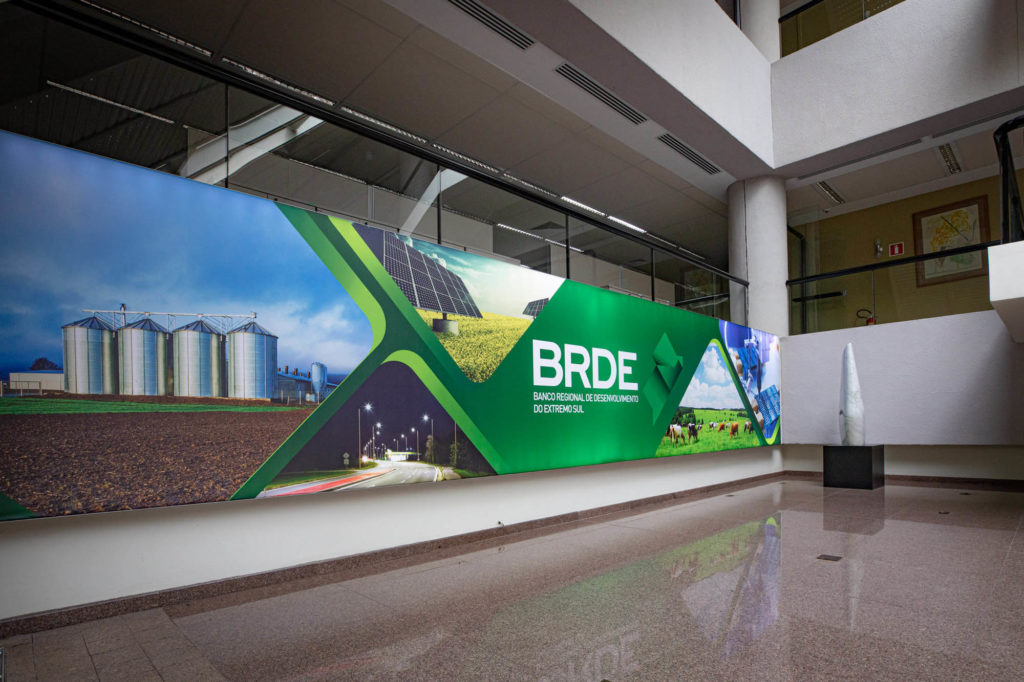 BRDE firma contrato com Agência Francesa de Desenvolvimento BRDE firma contrato com Agência Francesa de Desenvolvimento