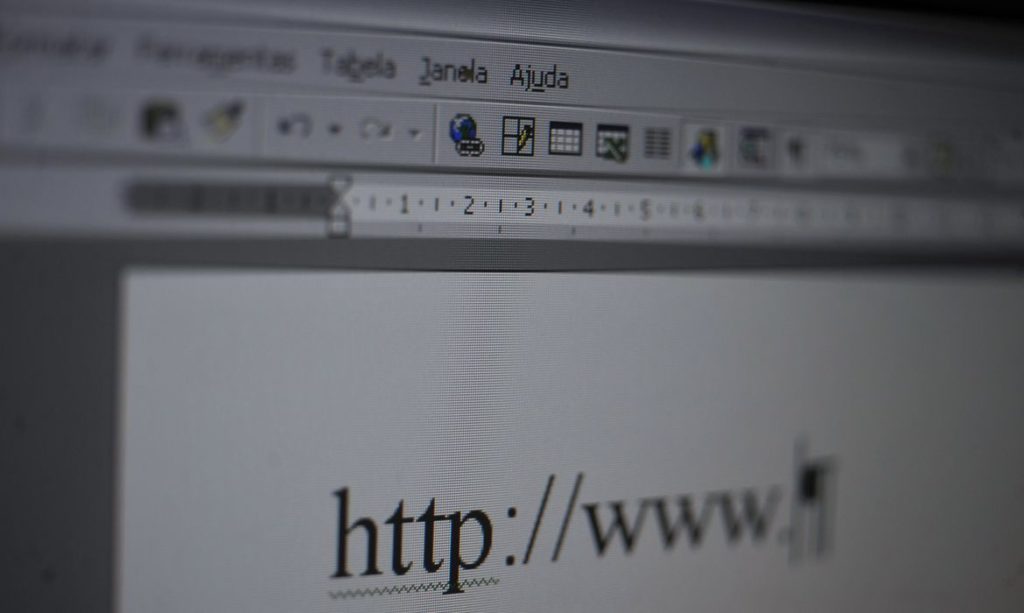 Como era a internet no Brasil antes da comercialização