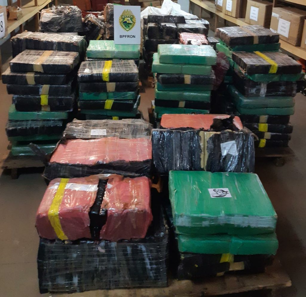 BPFron apreende 1 tonelada e 311 quilos de maconha em porto clandestino em Foz do Iguaçu