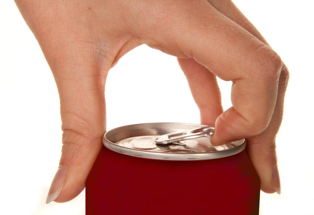 Coca Cola é condenada a indenizar cliente que tomou refrigerante com larvas