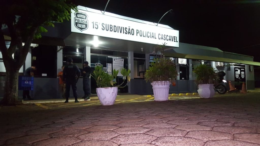 Homem é preso pela PM ao se envolver em acidente