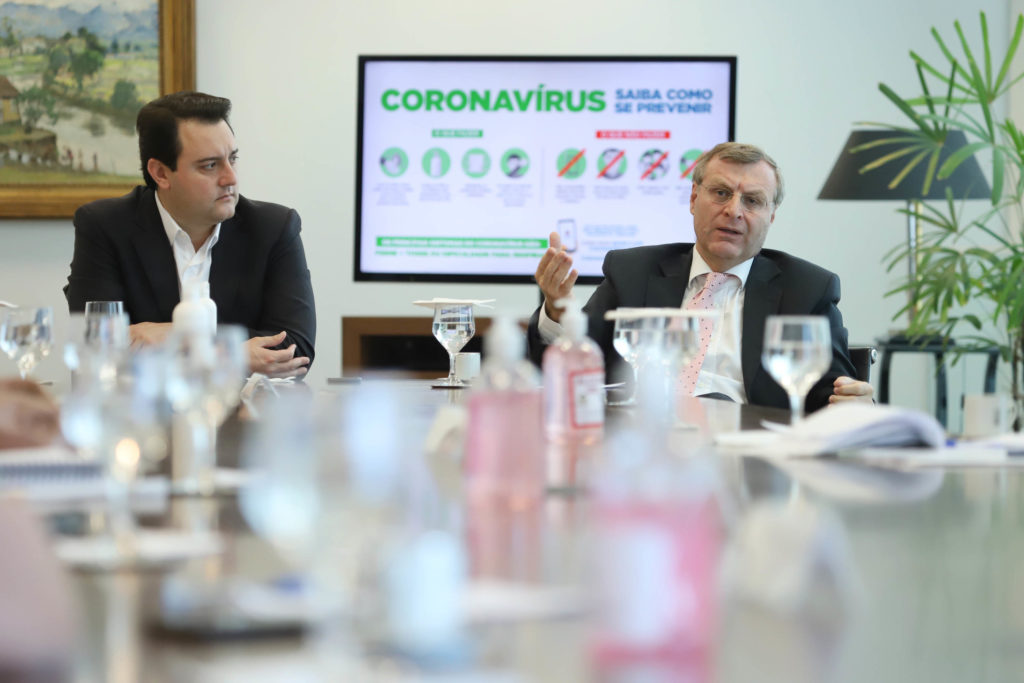 Governo e médicos alinham estratégias contra a Covid-19