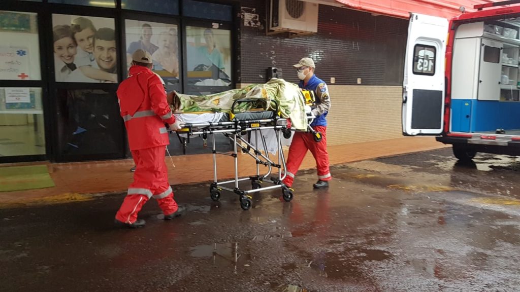 Adolescente é socorrida ao sofrer queda no Gralha Azul