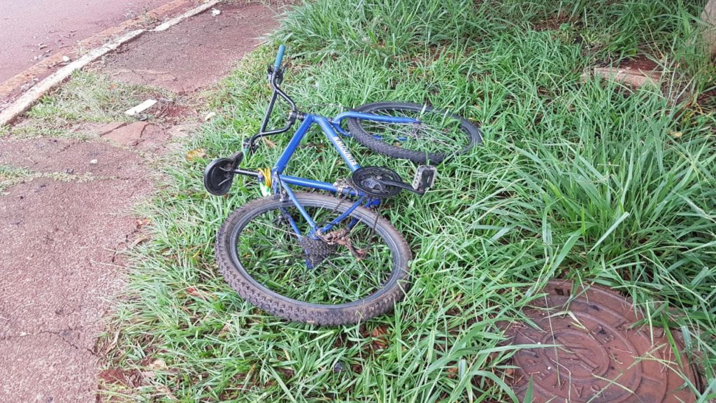 Ciclista fica ferida em acidente com carro no Santo Onofre