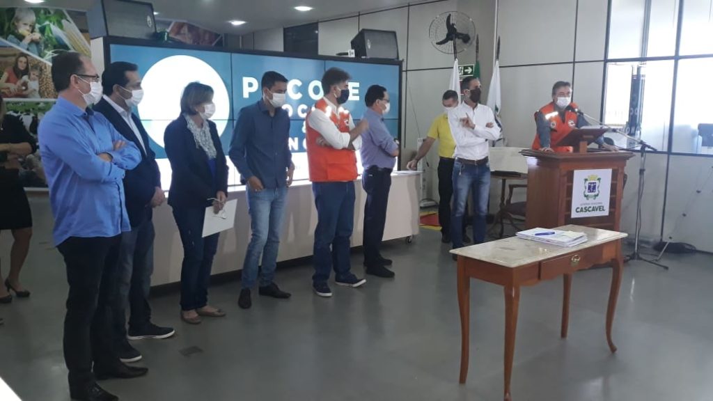 Auxílio emergencial e retomada econômica motivam solenidade na Prefeitura de Cascavel