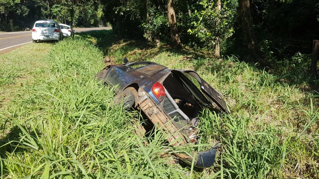 Capotamento mobiliza equipes do Corpo de Bombeiros na BR-467