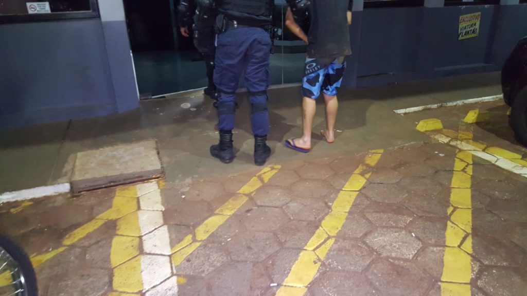 Durante abordagem, jovem desacata e ameaça servidores da GM e acaba detido