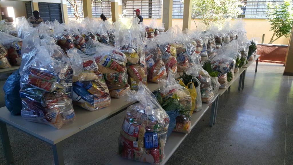Segunda etapa de distribuição dos kits da merenda escolar aos alunos dos Cmeis teve início