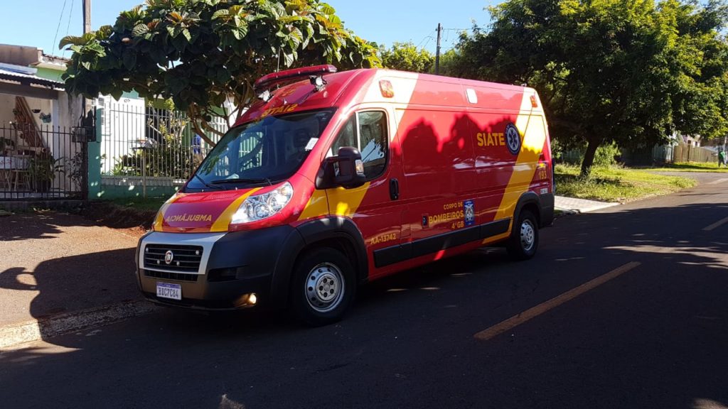 Vítima de queda é socorrida no Bairro Brasília