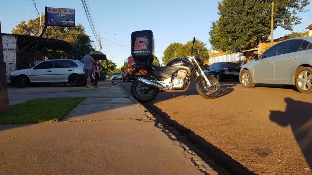 Motociclista de 29 anos fica ferido em acidente no Santa Felicidade