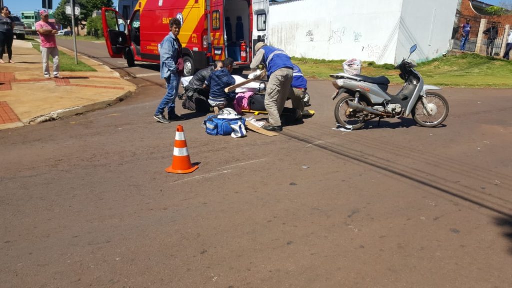 Gestante tem fratura aberta em acidente entre motos