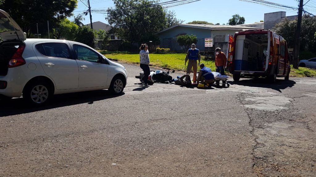 Mulher fica ferida em acidente com moto na Rua Salgado Filho