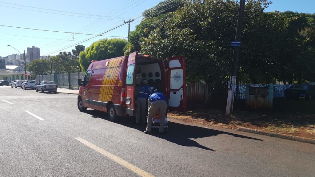 Mulher é atingida por portão no Bairro Pioneiros Catarinenses