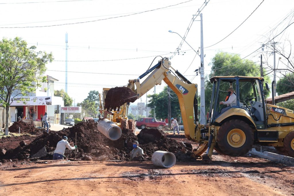 Máquinas já estão na pista para revitalização da Rua Xavantes